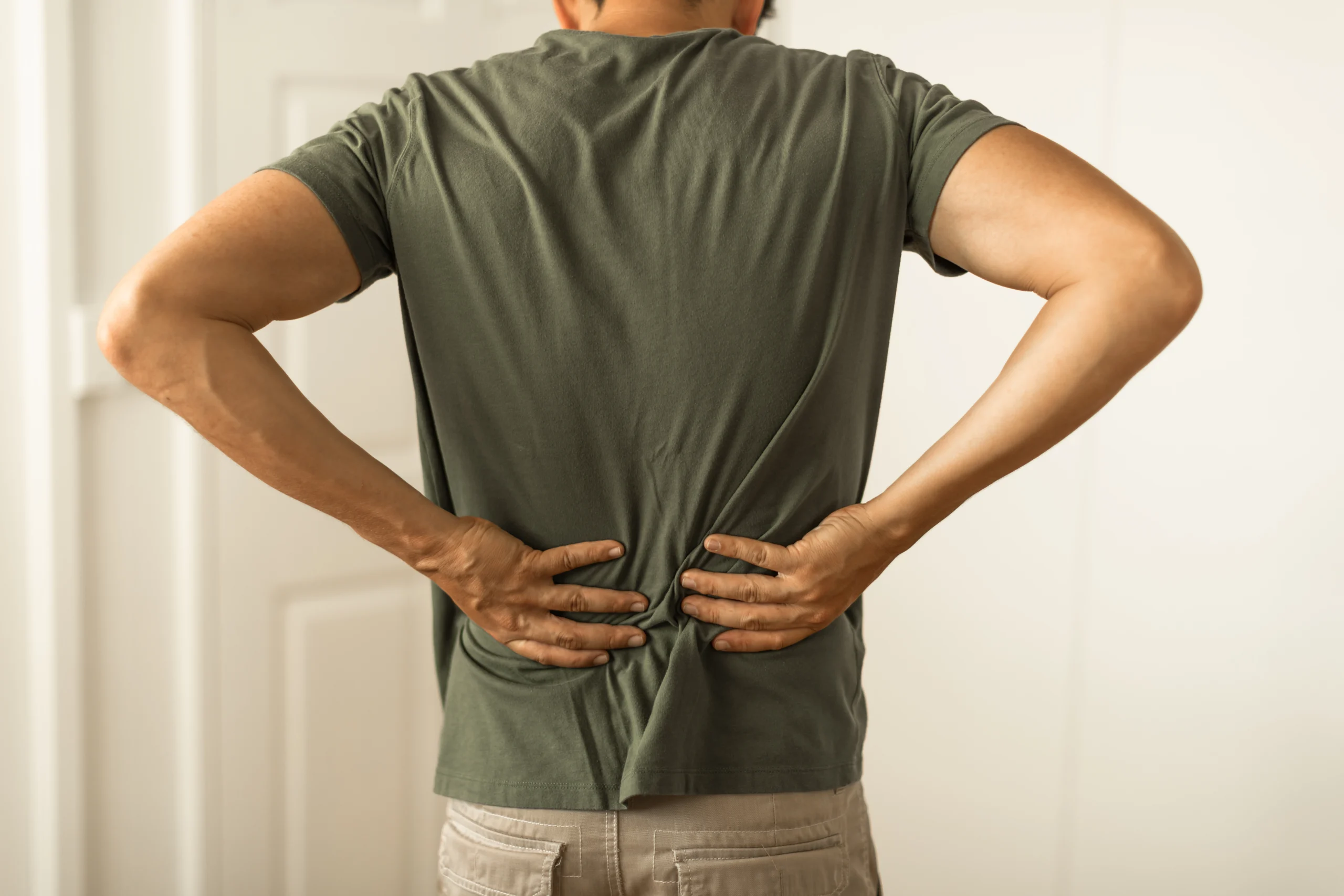How Long Should Back Pain Last Before Seeing a Doctor?